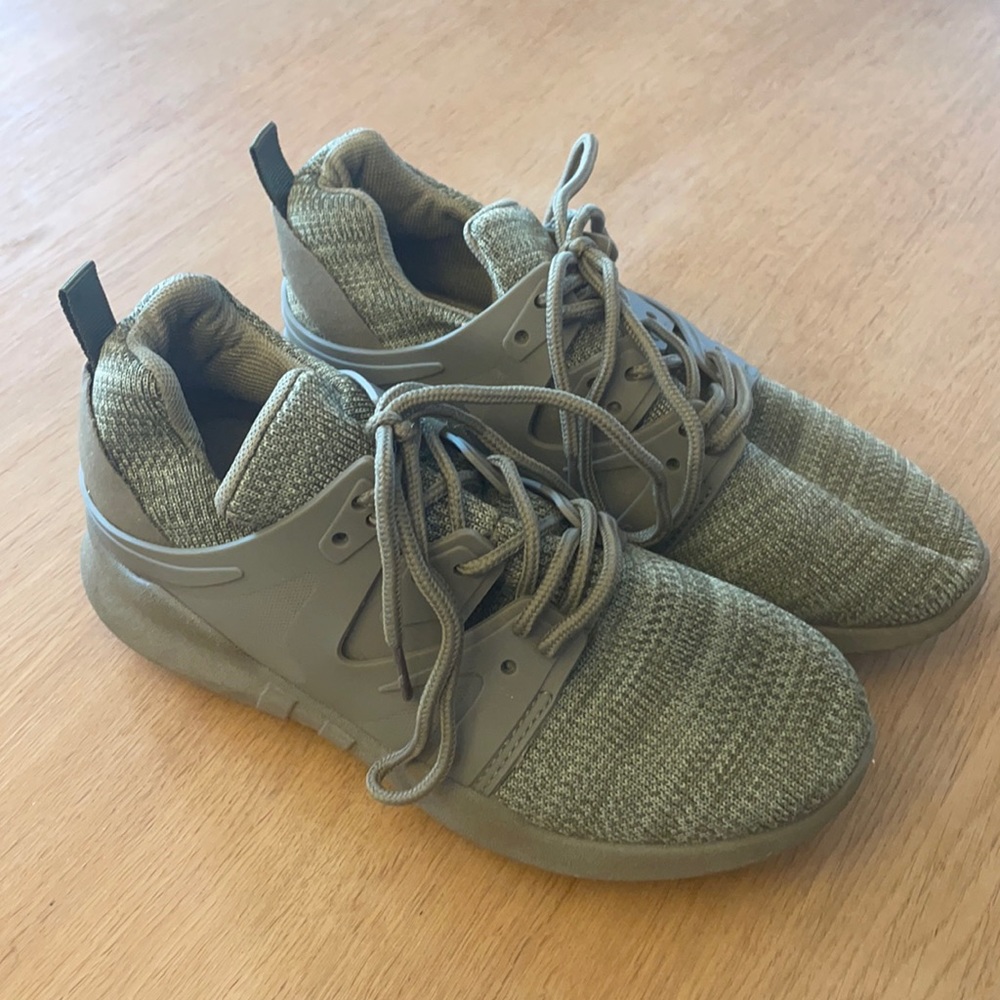 Gym Shoes, NEW, never worn, without tags